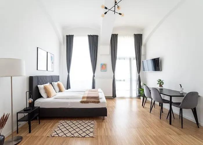 Neat Steps To Center By Hm Apartment Wien
