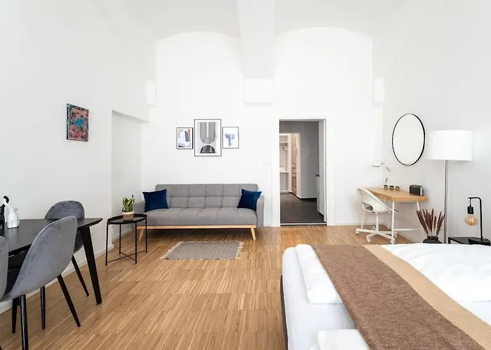Neat Steps To Center By Hm Apartment Wien